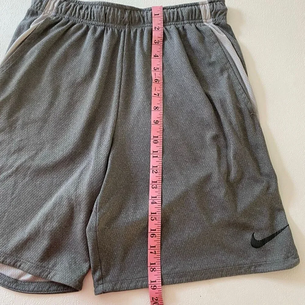 Nike Dri-FIT Gray Athletic Shorts Men’s Size M
